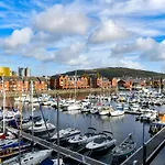 Just Stay Wales - Meridian Wharf, Marina View - 2 Bed Apartment