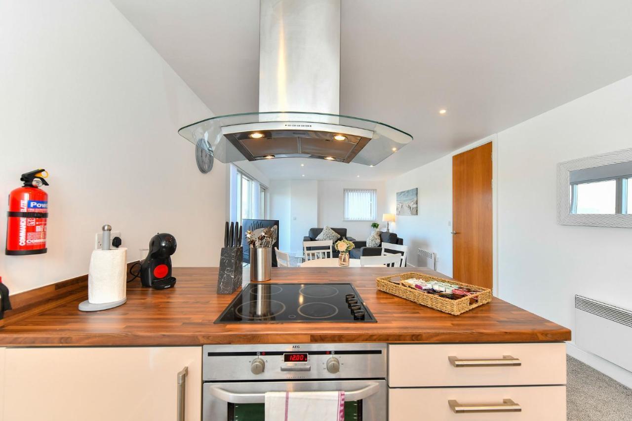 Just Wales - Meridian Wharf, Marina View - 2 Bed