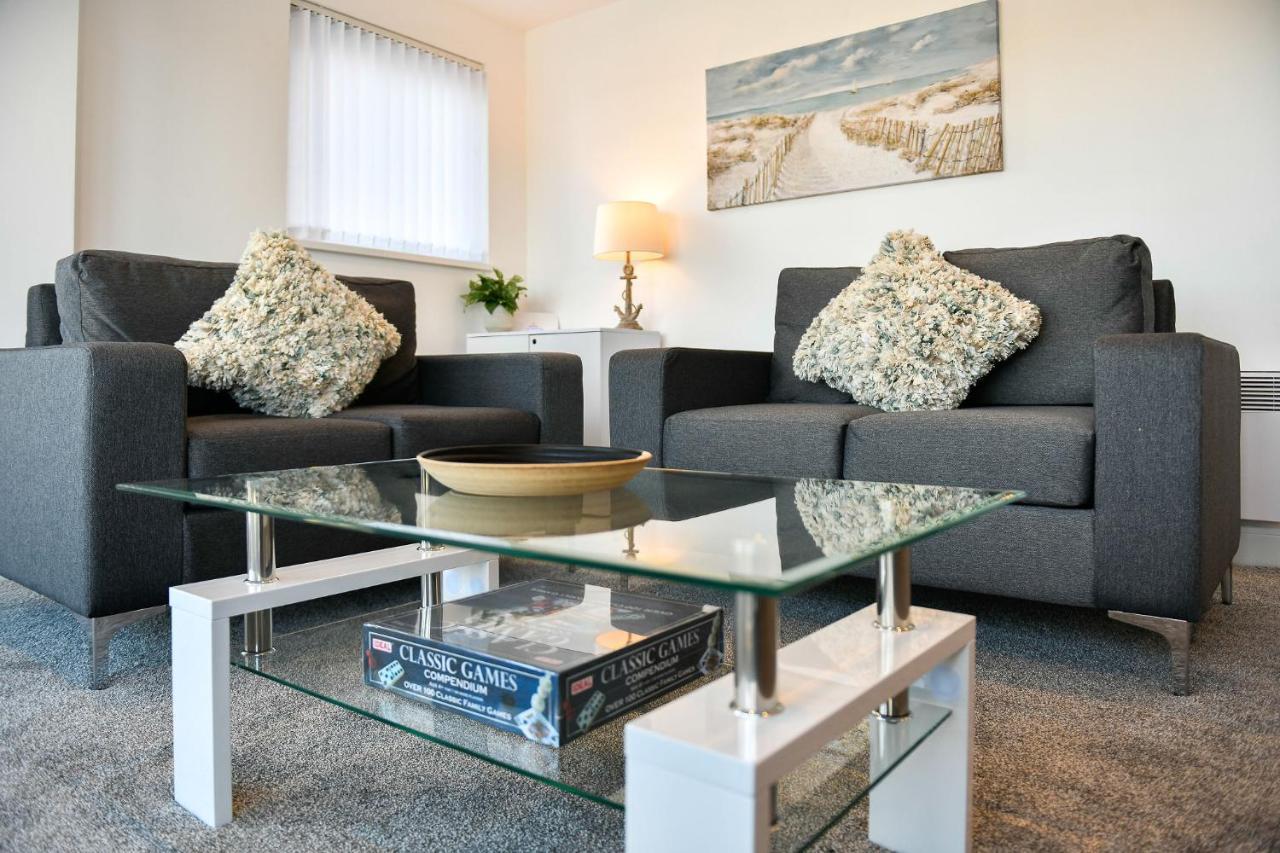 Just Wales - Meridian Wharf, Marina View - 2 Bed Apartment *