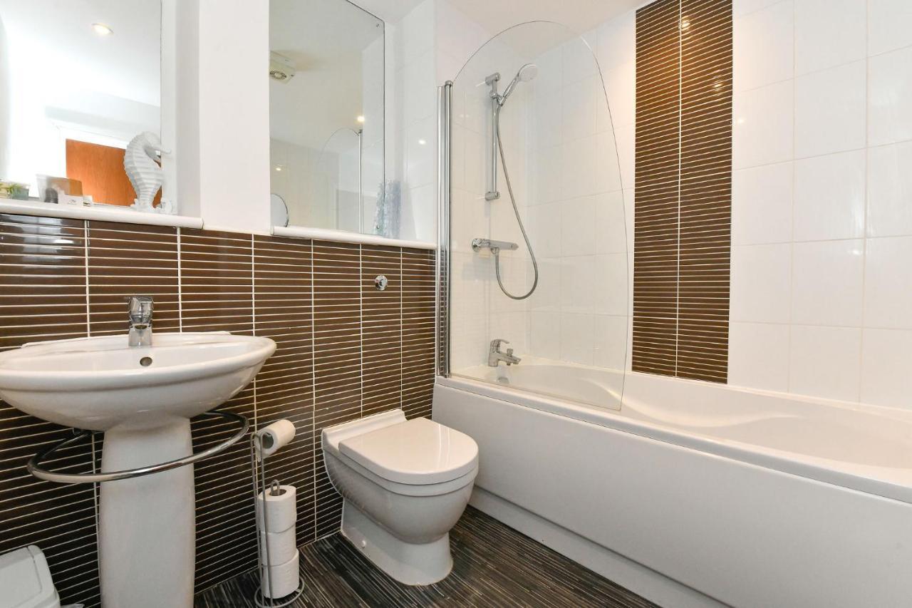 Just Wales - Meridian Wharf, Marina View - 2 Bed Apartment *